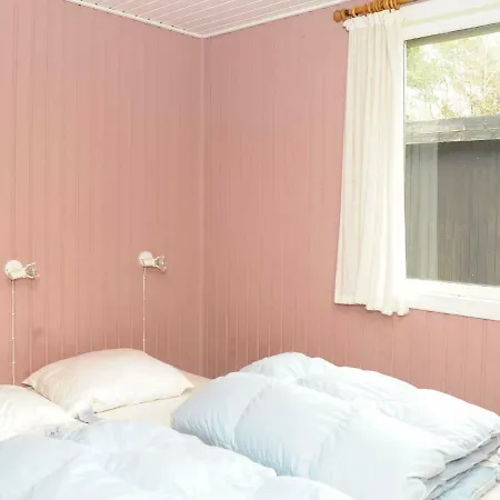 בית נופש Three-bedroom Holiday In 36 *